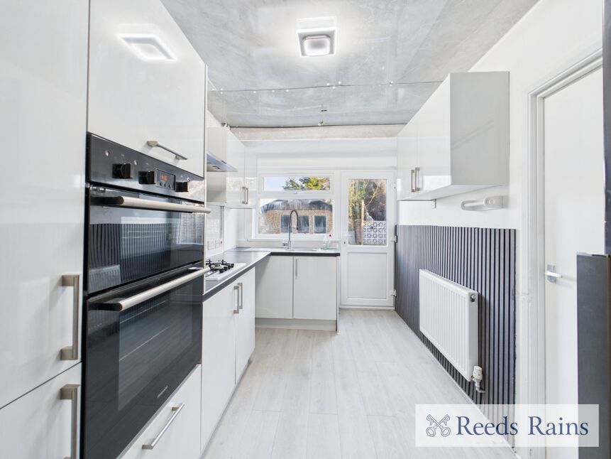 Main image of 3 bedroom Semi Detached House to rent, Hainault Road, Chadwell Heath, Romford, RM6