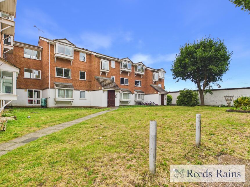 Main image of 2 bedroom Flat for sale, Braithwaite Avenue, Romford, RM7