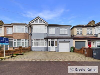 Laurel Crescent, 4 bedroom Semi Detached House to rent, &pound;3,000 pcm