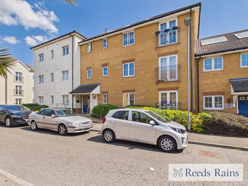 2 bedroom Flat for sale