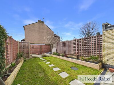 Daisy Road, 5 bedroom Mid Terrace House to rent, &pound;3,200 pcm