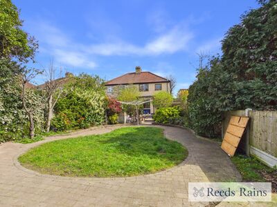 Upper Rainham Road, 3 bedroom Semi Detached House to rent, &pound;2,150 pcm