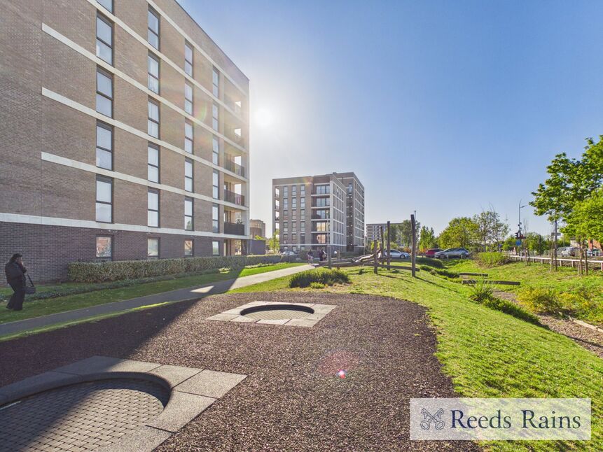 Main image of 2 bedroom Flat for sale, Fairmont Road, Rainham, RM13