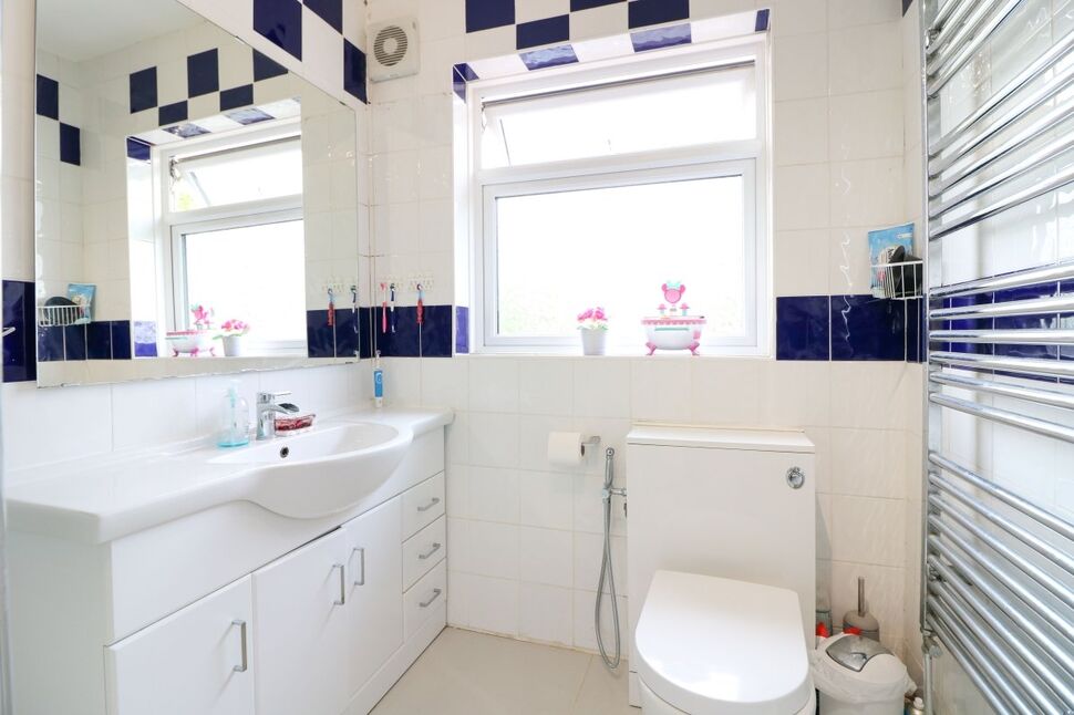 Family Shower Room / WC