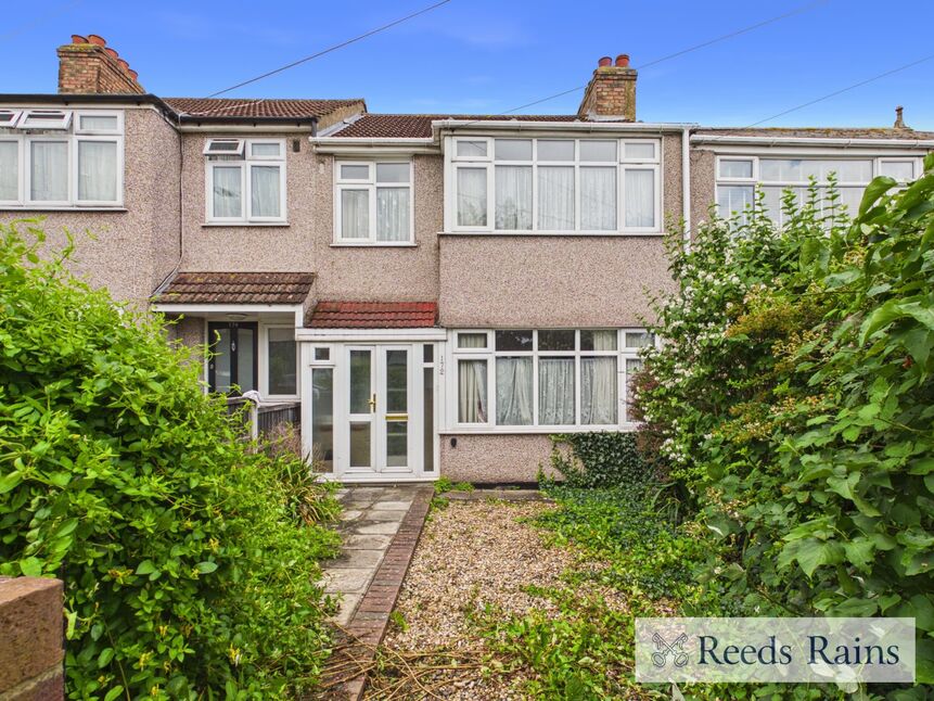 Main image of 3 bedroom Mid Terrace House for sale, Havering Road, Romford, RM1