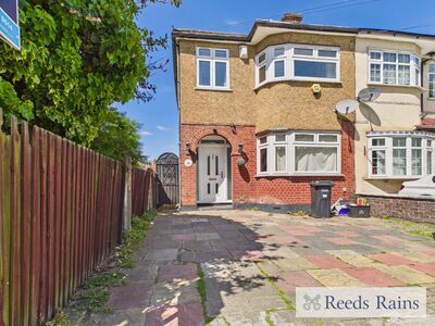 Park Lane, 3 bedroom Semi Detached House to rent, &pound;2,200 pcm
