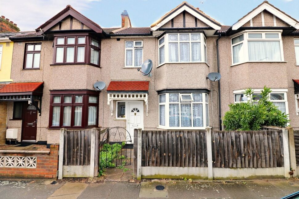 3 bedroom Mid Terrace House for sale