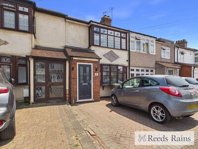 Laburnum Avenue, 3 bedroom Mid Terrace House to rent, &pound;2,100 pcm