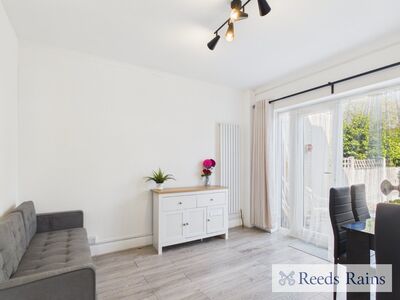 Tennyson Way, 3 bedroom Mid Terrace House for sale, &pound;425,000