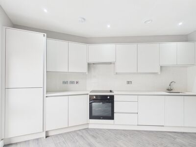 King Edwards Road, 1 bedroom Detached Flat to rent, &pound;1,700 pcm