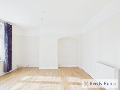 Maxey Road, 2 bedroom Mid Terrace House to rent, &pound;1,800 pcm