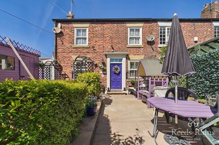 Wellgate Terrace, 2 bedroom End Terrace House for sale, &pound;135,000