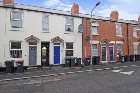 Hardwicke Road, 3 bedroom Mid Terrace House to rent, &pound;775 pcm
