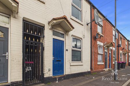 3 bedroom Mid Terrace House to rent
