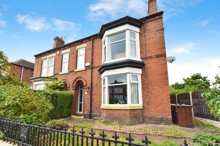Oakwood Road East, 4 bedroom Semi Detached House for sale, £275,000