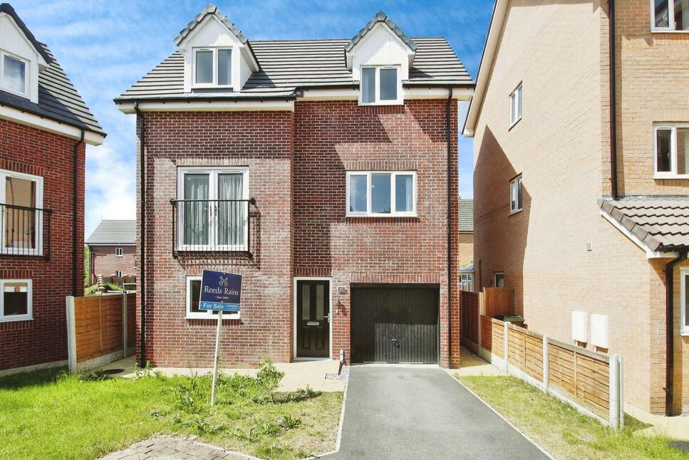 3 bedroom Detached House for sale, Leatham Avenue, Rotherham, S61 £