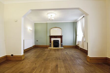 High Street, 3 bedroom Semi Detached House to rent, £950 pcm