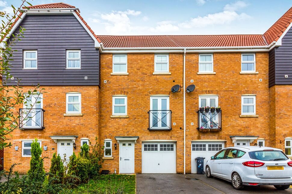 4 bedroom Mid Terrace House for sale, Wharf Road, Kilnhurst, S64 £195,000