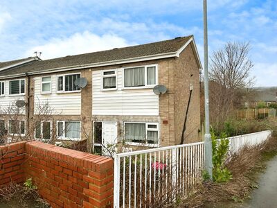 Sunnybank Crescent, 2 bedroom End Terrace House for sale, £85,000