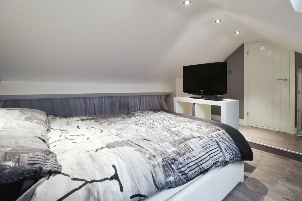 3 bedroom Semi Detached House for sale, Oaks Lane, Rotherham, S61 £