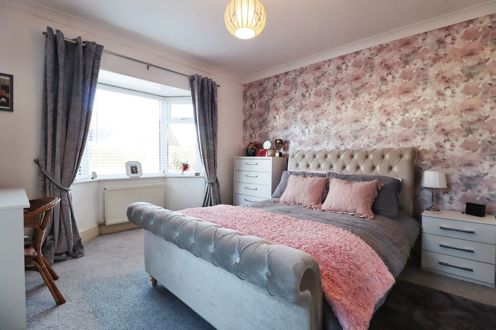 3 bedroom Detached Bungalow for sale, Braithwell Road, Ravenfield, S65