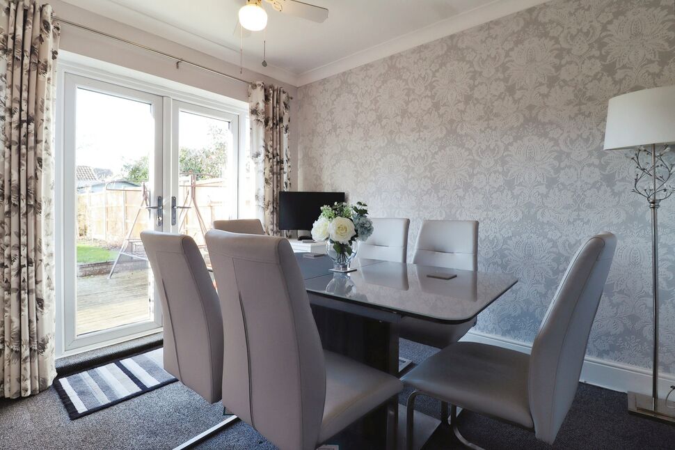 3 bedroom Detached Bungalow for sale, Braithwell Road, Ravenfield, S65