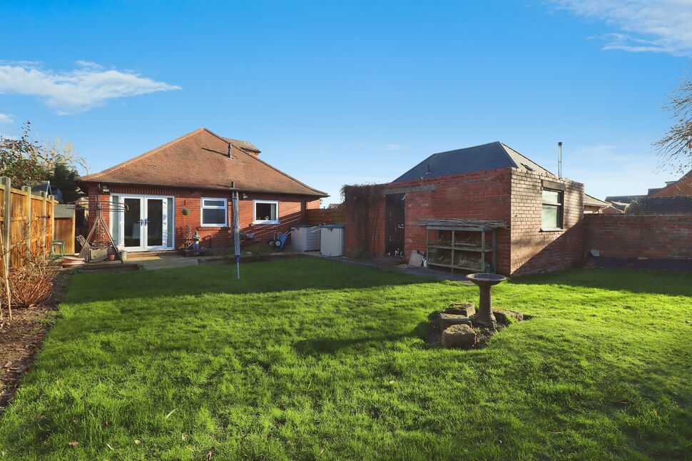 3 bedroom Detached Bungalow for sale, Braithwell Road, Ravenfield, S65