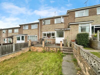 3 bedroom Mid Terrace House to rent