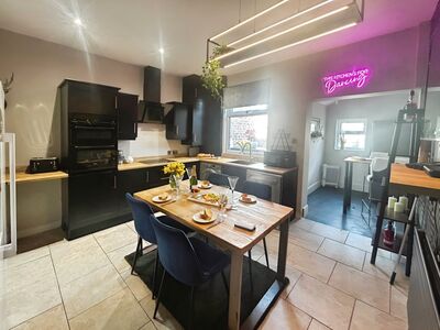 2 bedroom End Terrace House for sale