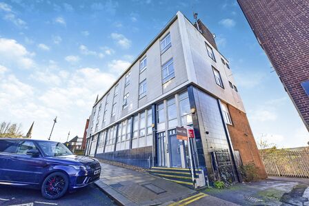 Ship Hill, 2 bedroom  Flat for sale, £80,000