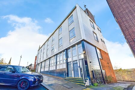 Ship Hill, 1 bedroom  Flat for sale, £80,000