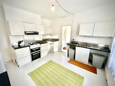 4 bedroom End Terrace House to rent
