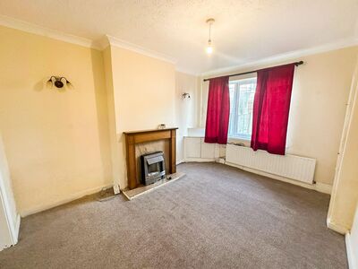 Manor Avenue, 2 bedroom Mid Terrace House to rent, £660 pcm