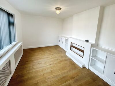 Manor Road, 3 bedroom Semi Detached House for sale, £160,000