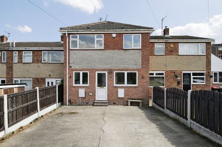 3 bedroom Mid Terrace House for sale