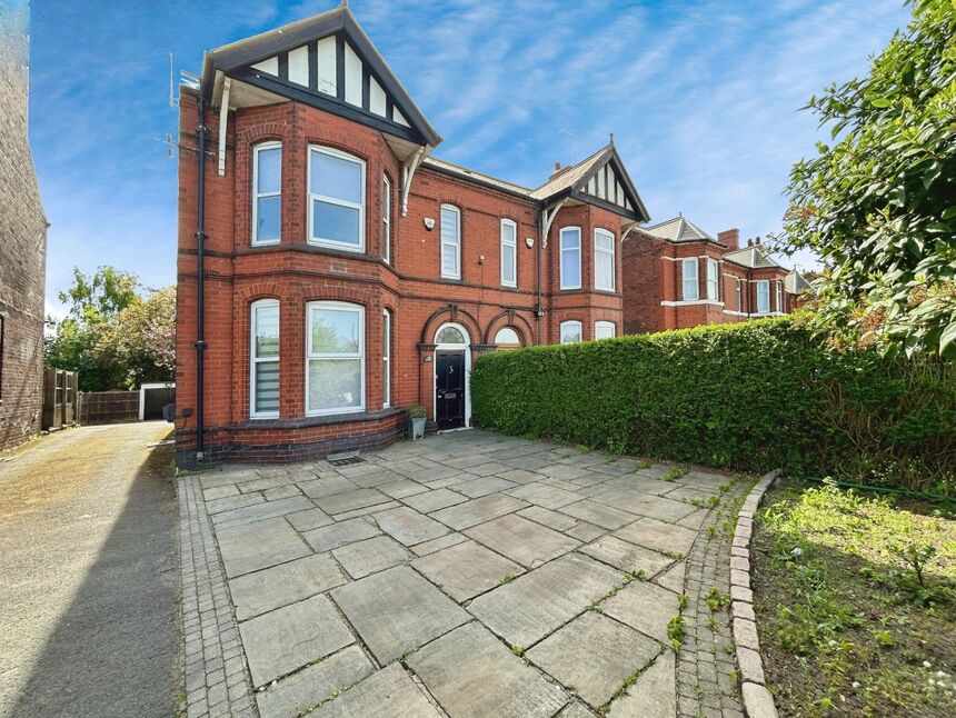 5 bedroom Semi Detached House for sale