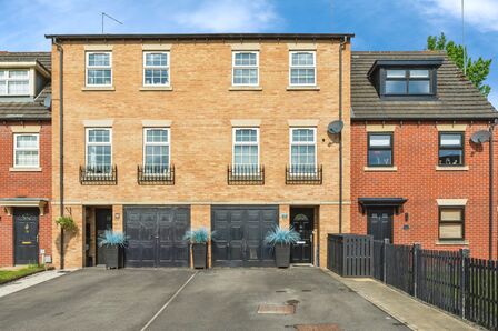 4 bedroom Mid Terrace House for sale