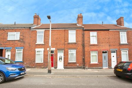 2 bedroom Mid Terrace House for sale