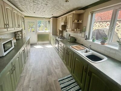 Benton Way, 2 bedroom Detached Bungalow for sale, £220,000