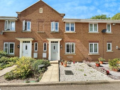 3 bedroom Mid Terrace House for sale