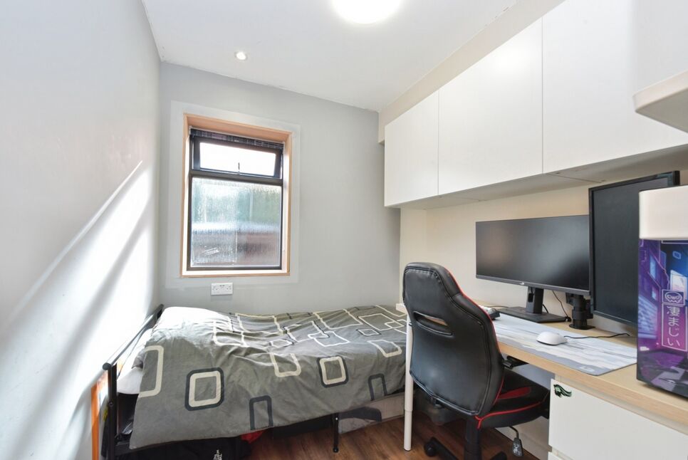 Bedroom / Office
