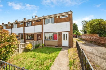 Avenue Road, 3 bedroom End Terrace House for sale, £100,000
