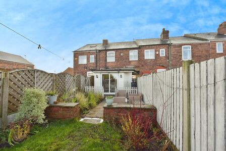 2 bedroom Mid Terrace House for sale
