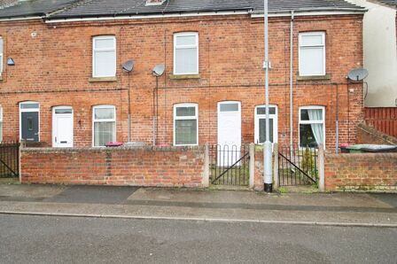 Well Lane, 3 bedroom Mid Terrace House to rent, &pound;950 pcm