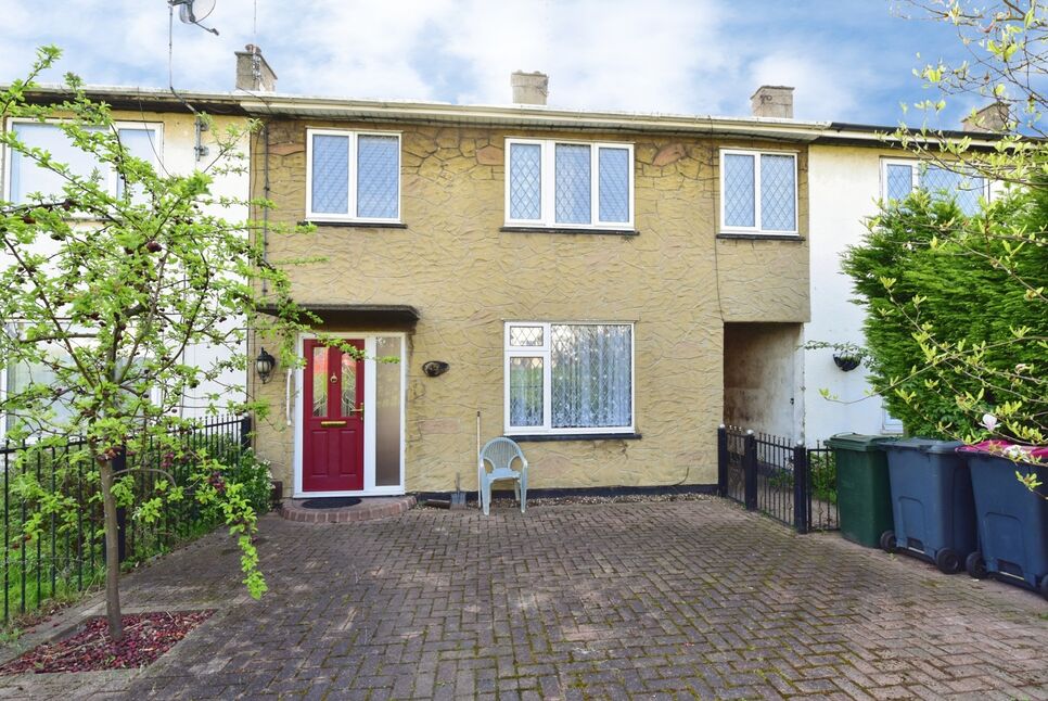 3 bedroom Mid Terrace House for sale