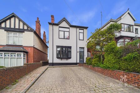 Westfield Road, 4 bedroom Detached House for sale, &pound;325,000