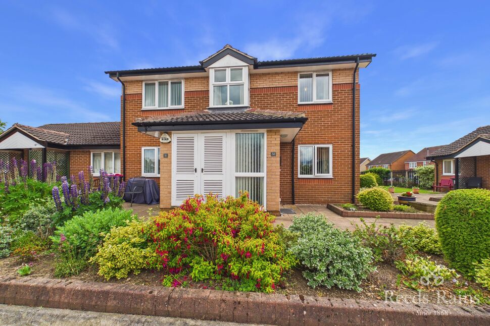 2 bedroom Flat for sale