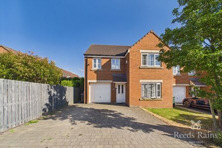 Willow Tree Way, 4 bedroom Detached House for sale, &pound;425,000