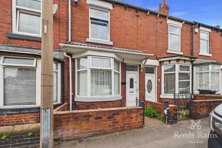 Highwoods Road, 2 bedroom Mid Terrace House for sale, &pound;100,000