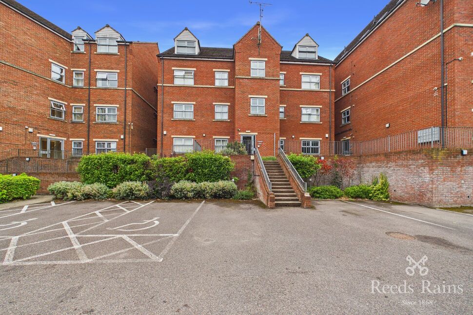 Main image of 2 bedroom Flat for sale, Moorgate View, Rotherham, South Yorkshire, S60